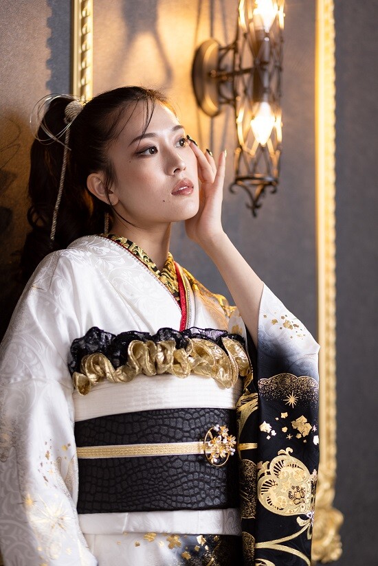 一時お値下げ　中振袖　一式　ショール付　　五番館西武呉服部 MK-1510】大ぶりな梅の花が目を引く個性派の振袖｜特選呉服京彩|振袖