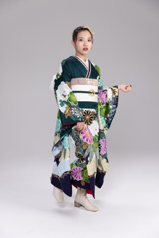アンティーク振袖｜和の香 wanocaの振袖 /茶色/白色/古典/菊柄/ あやめ