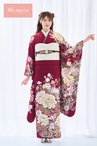 ♦︎モノトーン振袖♦︎銀彩加工♦︎豪華刺繍♦︎牡丹菊紋♦︎成人式