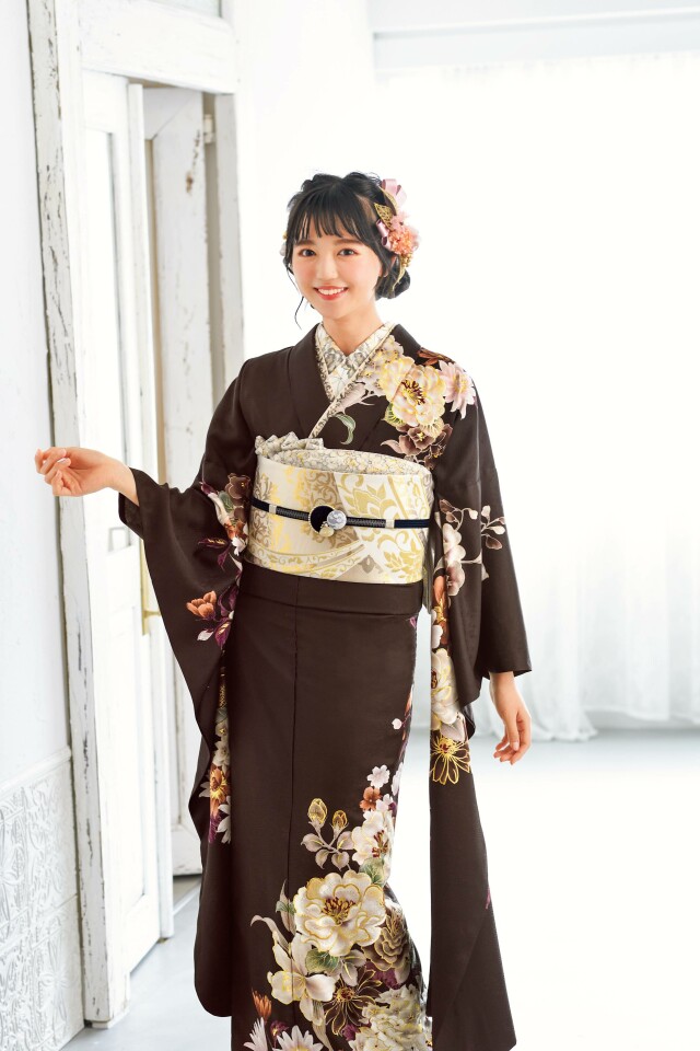 ソルテール 東根店の振袖 /茶色/エレガント/花柄/ コフレリッチ