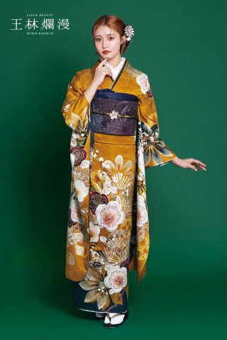 あ902)アンティーク振袖㊗️淡い緑の葉に淡いオレンジ系の花模様⑤点