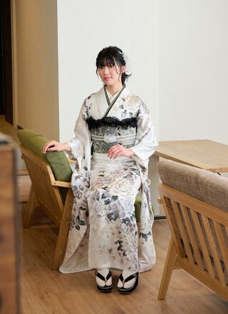 夢きらら吉祥寺店の振袖 /白色/ゴールド色/クール/幾何学柄