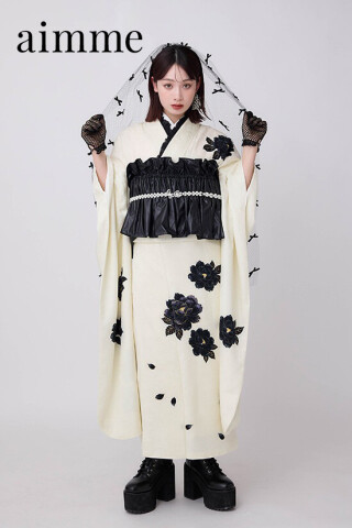 ダークな甘さに溺れて。チュールと立体的な黒花で魅せる、ゴシック・ガーリースタイル。_振袖_48506