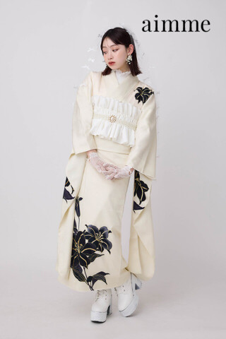 aimme東京原宿店の振袖 /白色/黒色/レトロ/百合柄/ yuzukiちゃん着用