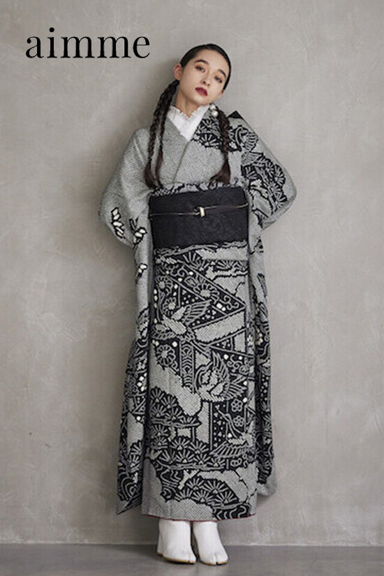 美品 着物のみ 総絞り“モノトーンで迫力を打つ孔雀☆”振袖M-33 aimme東京原宿店の振袖 /黒色/白色/古典/その他/ 弓ライカちゃん着用