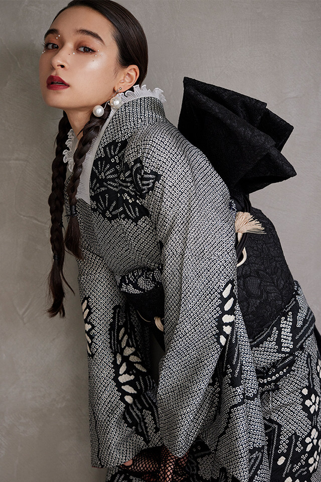 yumimama様♡AKIRA NAKA♡新品 袖リボン モノトーントップス aimme東京原宿店の振袖 /黒色/白色/古典/その他/ 弓ライカちゃん着用