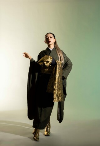 伴治郎の振袖 /白色/クール/花柄/ pierre cardin（ピエール