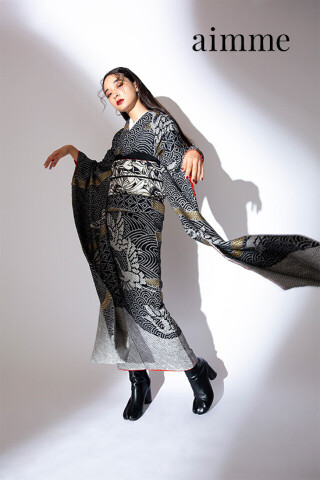 aimme東京原宿店の振袖 /黒色/白色/クール/鶴柄/ 弓ライカちゃん着用