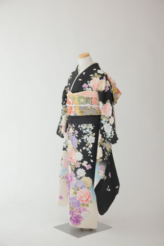 ☆キレイ系★黒地に華やかな花柄_振袖_12136