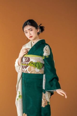 スタジオ432 (北杜市須玉町）の振袖 /白色/クール/牡丹柄/ 激安
