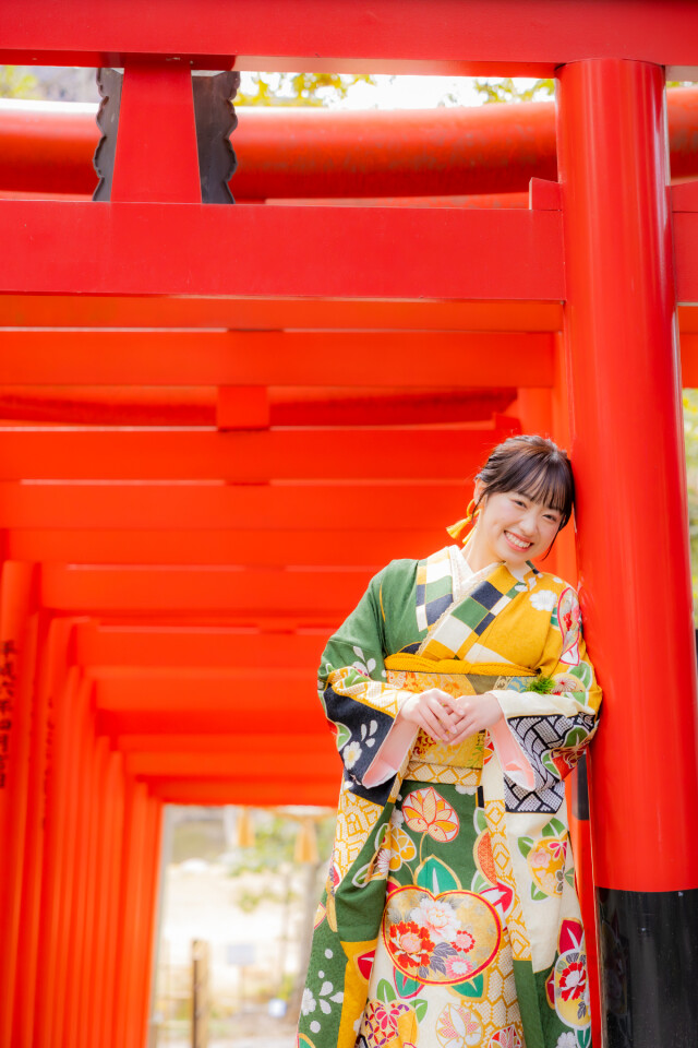 松総柄　個性的な振袖 振袖ネットレンタル： 赤と黒の個性】スタイリッシュで個性的/KH-519