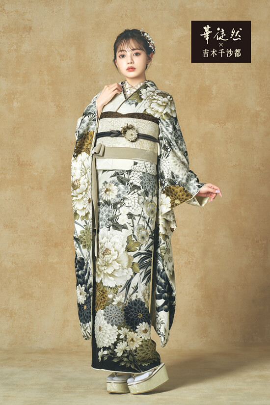 京美 彦根本店 振袖専門SHOP和楽の振袖 /白色/黒色/グラマラス/花柄