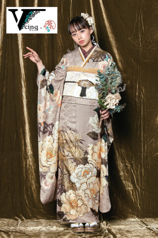和とりえ 滋賀 安曇川の振袖 /ベージュ色/茶色/古典/牡丹柄/ 【特選】V