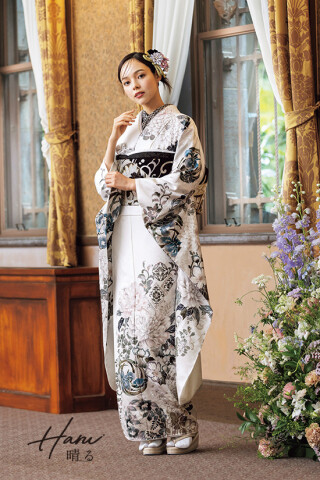 アンティーク着物　ペイズリー　スモーキーフラワー❤️クラシカルエレガント❗️ 和とりえ 滋賀 安曇川の振袖 /ベージュ色/茶色/古典/牡丹柄/ 【特選】V