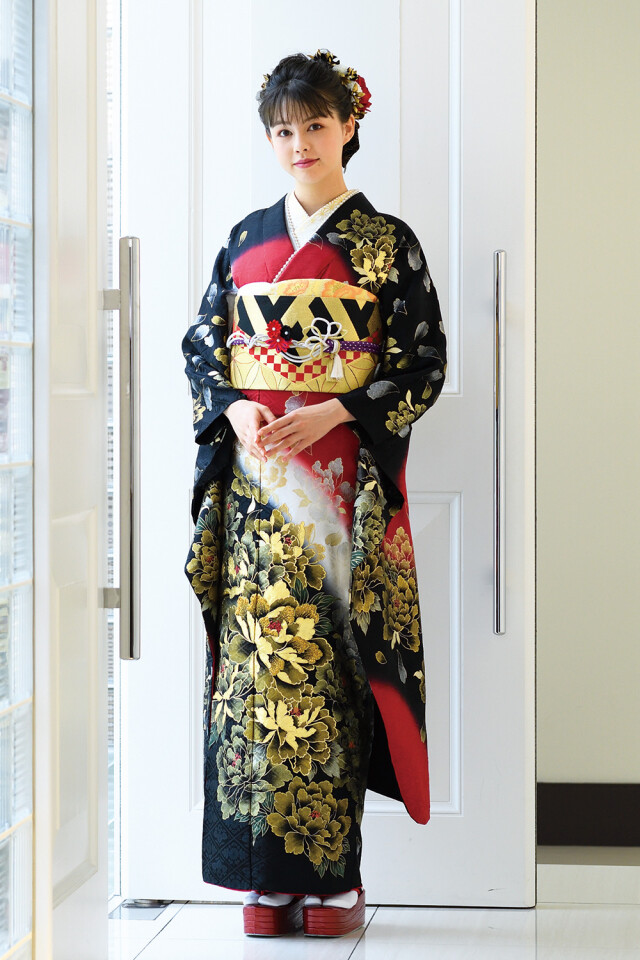 谷屋呉服店 Taniya Photo Studioの振袖 黒色 赤色 クール 牡丹柄 雪月花 My振袖