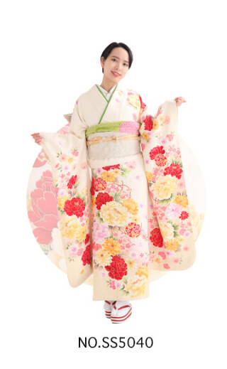 淡いイエローに色とりどりのお花が映える振袖です！_振袖_72453