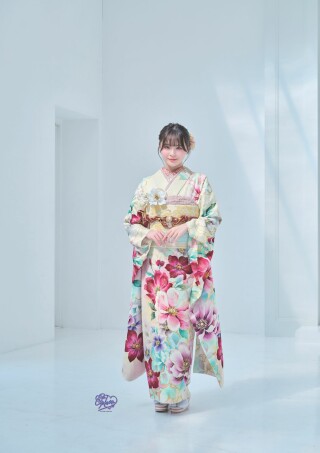 クール系　白シルバー　牡丹に桜と梅の振袖フルセット KIMONO ゆたかやの振袖 /白色/クール/桜柄/ 白 桜 F-211 | My振袖
