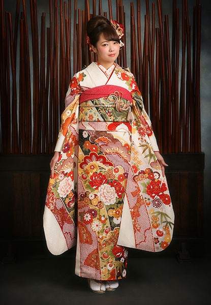 らかんスタジオ町田店の振袖 白色 古典 花柄 ハタチの記念にふさわしい美しい花柄の振袖 振袖 成人式着物レンタルのおすすめ情報ならmy振袖 らかんスタジオ町田店の振袖 白色 古典 花柄 ハタチの記念にふさわしい美しい花柄の振袖 振袖 成人式着物レンタルのおすすめ情報ならmy振袖