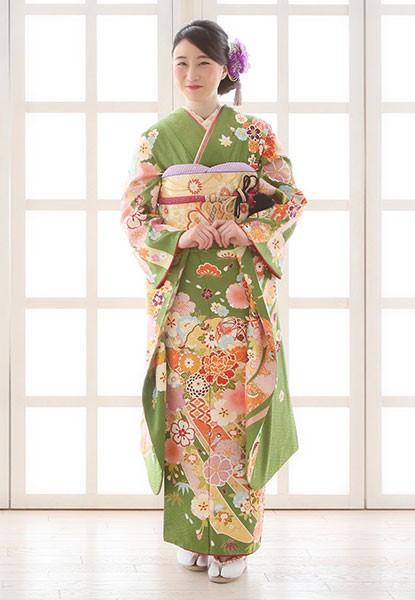 らかんスタジオ町田店の振袖 /緑色/古典/花柄/ 鮮やかなグリーンが