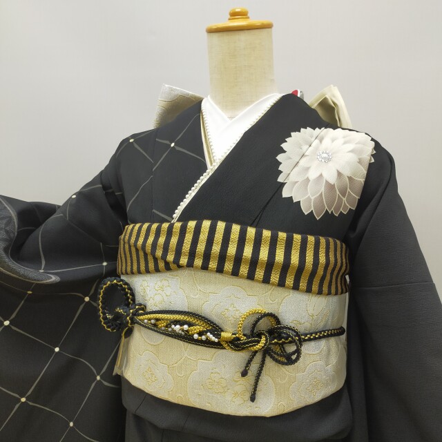 振袖の小いけ 鶴岡銀座店の振袖 /黒色/シルバー色/クール/その他