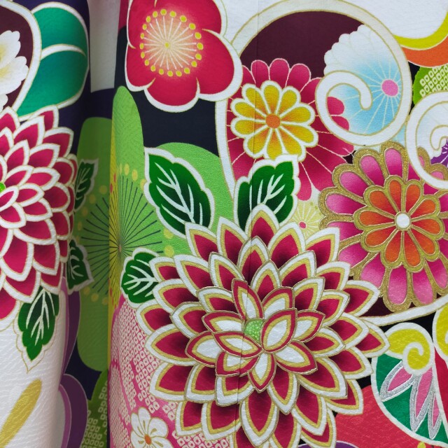 振袖の小いけ 鶴岡銀座店の振袖 /赤色/黒色/古典/梅柄/ 赤白片身替り