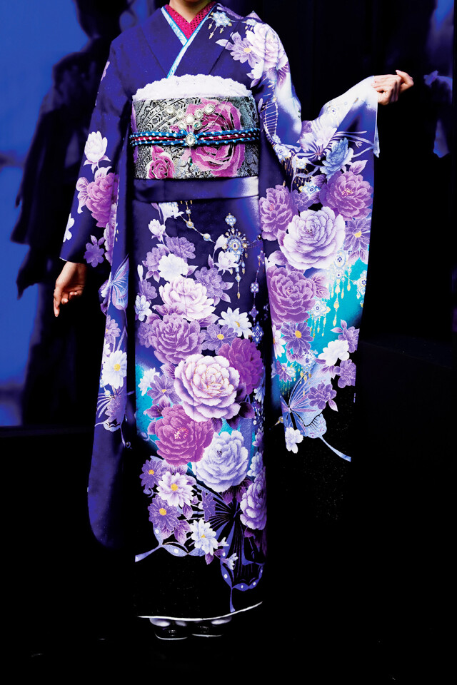 BLANCHE 青森 ドリームタウンALi店の振袖 /青色/紫色/グラマラス/牡丹