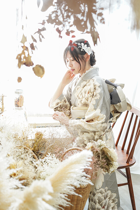 Studio Ciel 岩槻店の振袖 /グレー色/クール/花柄/ MNF415 | My振袖