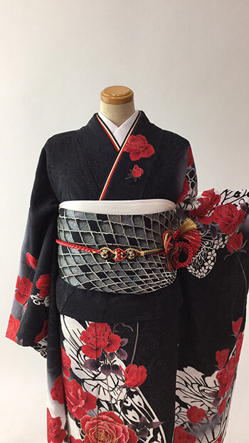振袖2枚 最高級古典柄振袖 滝泰/最高級金彩刺繍絞り友禅 赤/金 貝桶柄