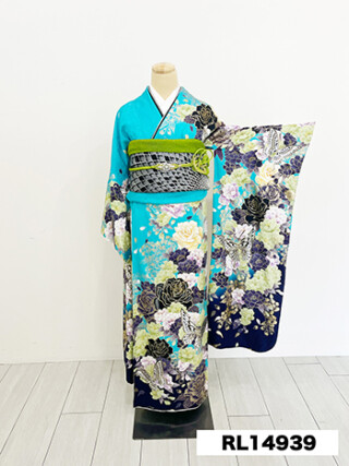 モノトーン振袖♦︎銀彩加工♦︎豪華刺繍♦︎薔薇紋♦︎成人式♦︎フルセット♦︎フルオーダー TAKAZENの振袖 /黒色/シルバー色/グラマラス/バラ柄/ モード系