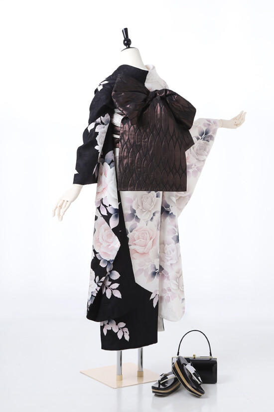 スタジオリッツ 草加舎人店の振袖 /白色/黒色/エレガント/バラ柄