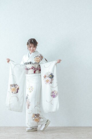 EVERS~furisode showroom~の振袖 /白色/古典/菊柄/ 振袖 | My振袖