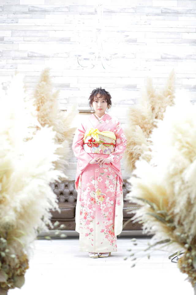 美品花柄 淡いピンク振袖 TAKAZENの振袖 /ピンク色/古典/牡丹柄/ 最新作正統派古典 ピンク