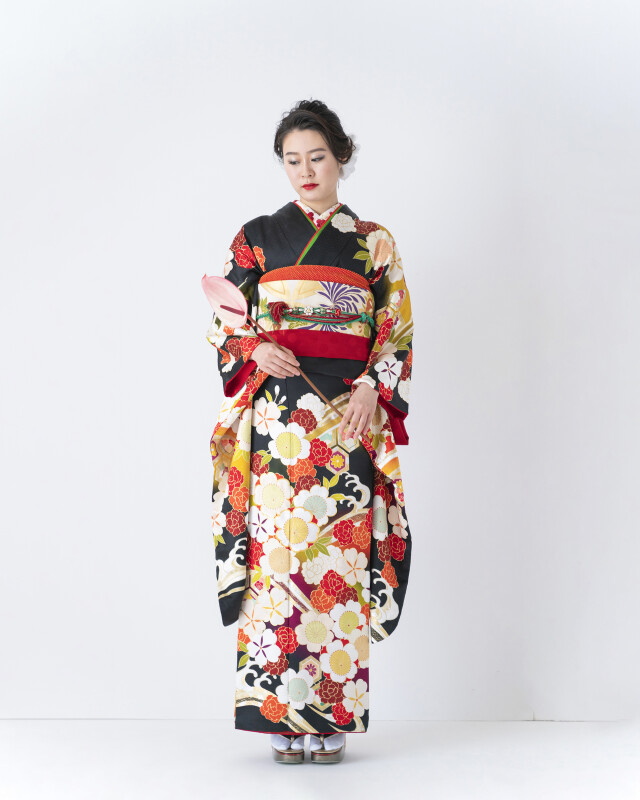 アンヘルハートの振袖 /黒色/白色/クール/牡丹柄/ ローラデザイン