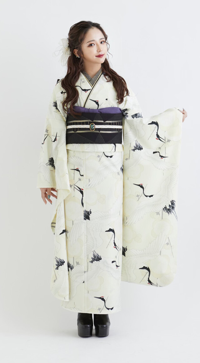 振袖 鶴デザイン 白地 黒縞 ロイヤルスタジオ 浜線店の振袖 /白色/黒色/古典/鶴柄/ なぎさ