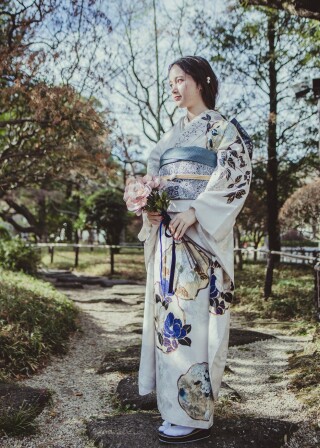 むらかねの振袖 /赤色/古典/花柄/ 金彩、銀彩、絞りに金駒刺繍