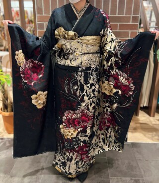 【インスタ掲載】　黒　金　赤_振袖_67770