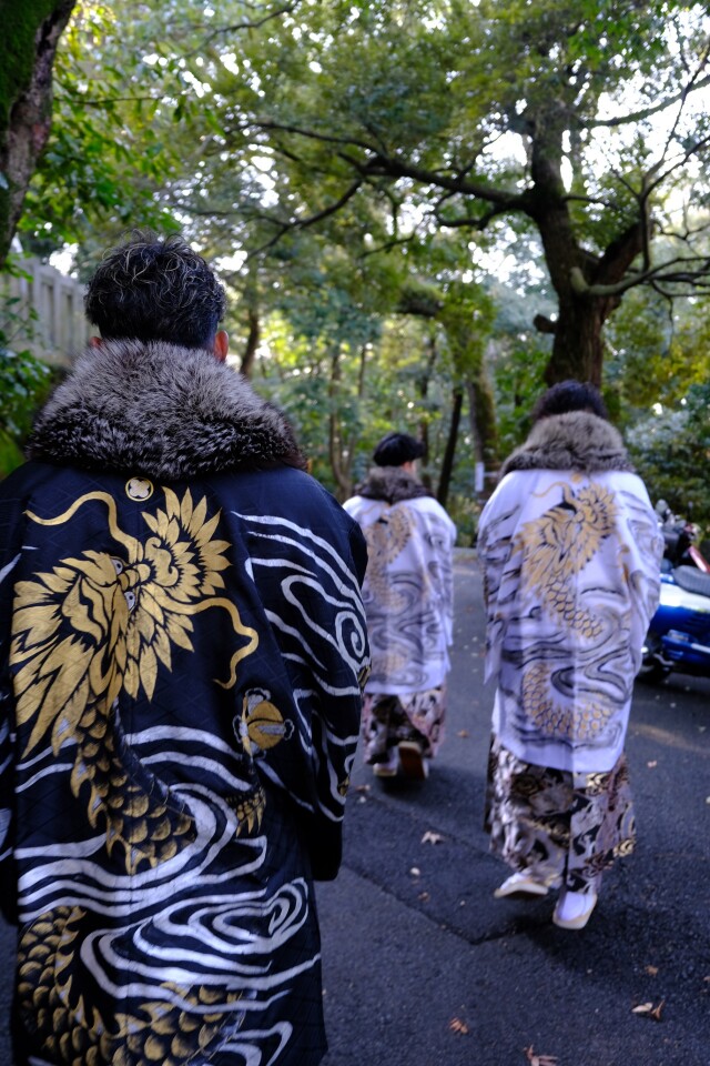 クラシックモダン振袖＆ゲキ渋袴 紋付屋の振袖 /白色/黒色/クール