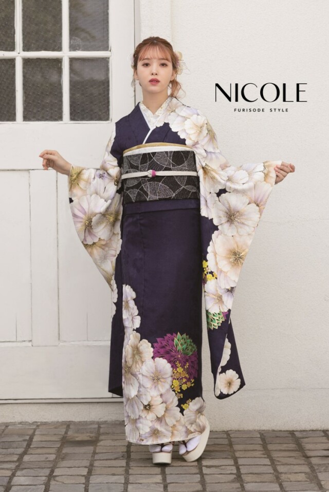 山陽百貨店 貸衣装 マリリンハウス ( 姫路駅前 )の振袖 /紺色/古典/花