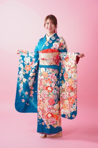 二十歳振袖館Az 横浜港北本店の振袖 /白色/シルバー色/エレガント/牡丹