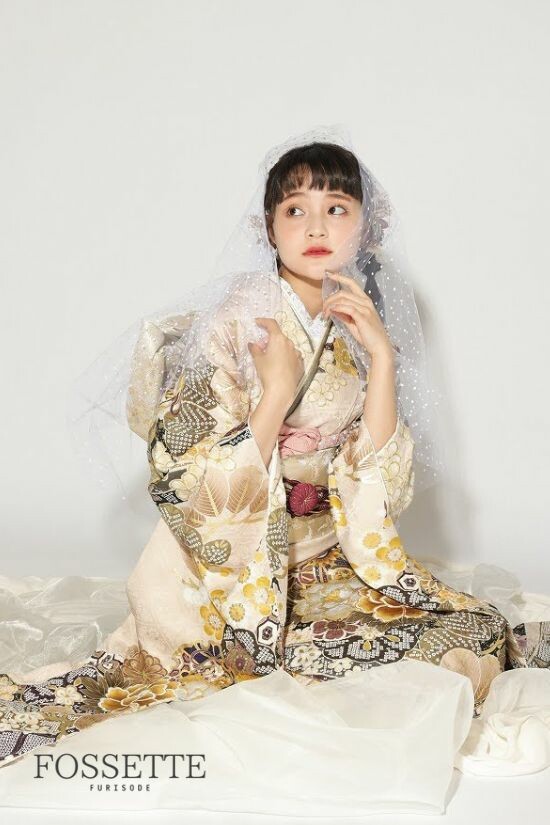 トータルスタジオフォセット 広島店の振袖 /ベージュ色/ゴールド色