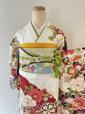 二十歳振袖館Az 龍ケ崎店の振袖 /白色/赤色/古典/桜柄/ 振袖RS223609