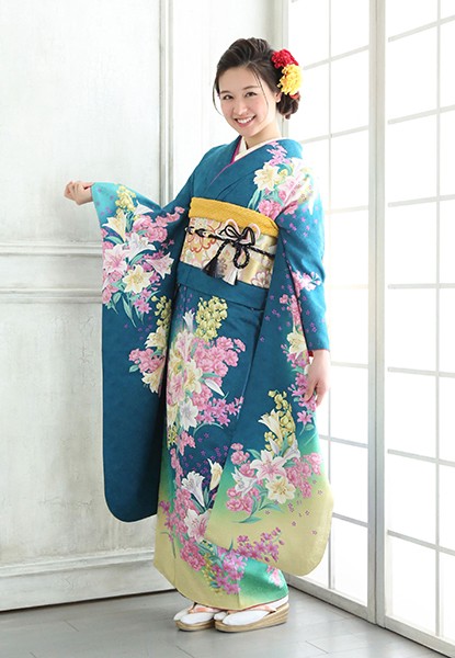 らかんスタジオ立川店の振袖 青色 古典 百合柄 美しく深い青緑は大人の魅力を引き出す特別な色 振袖 成人式着物レンタルのおすすめ情報ならmy振袖 らかんスタジオ立川店の振袖 青色 古典 百合柄 美しく深い青緑は大人の魅力を引き出す特別な色 振袖 成人式着物レンタルのおすすめ情報ならmy振袖