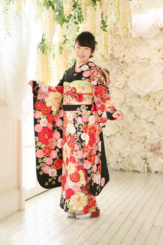 咲いた瞬間のような花柄のデザインの着物_振袖_87312