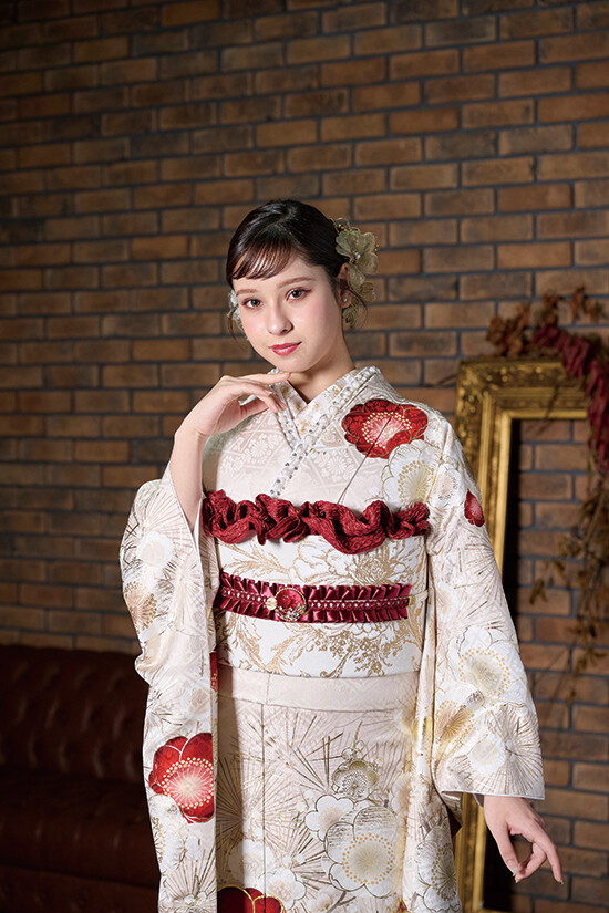 橋本絞店の振袖 /白色/赤色/古典/梅柄/ MiMi Furisode Collection
