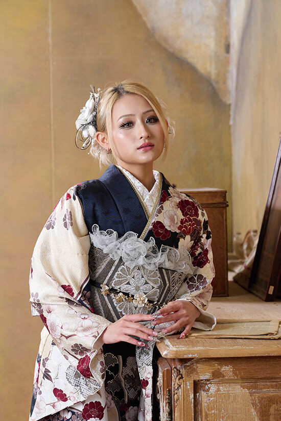 橋本絞店の振袖 /紺色/白色/古典/花柄/ MiMi Furisode Collection