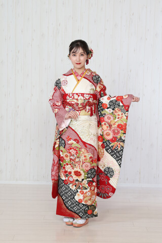 《逸品レンタル》赤白染め分け　絞り・相良刺繡_振袖_38330