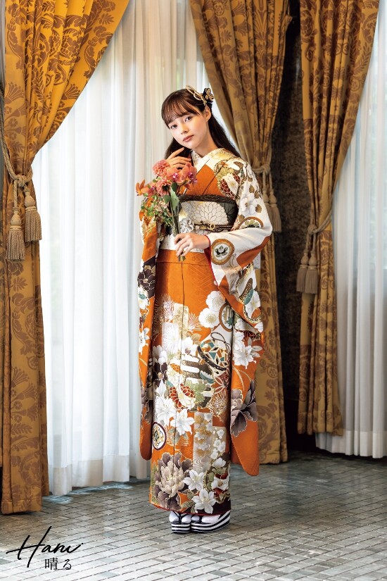 LULU70 着物 振袖 晴れの日 オレンジ系 花柄 紺地にオレンジやピンクの