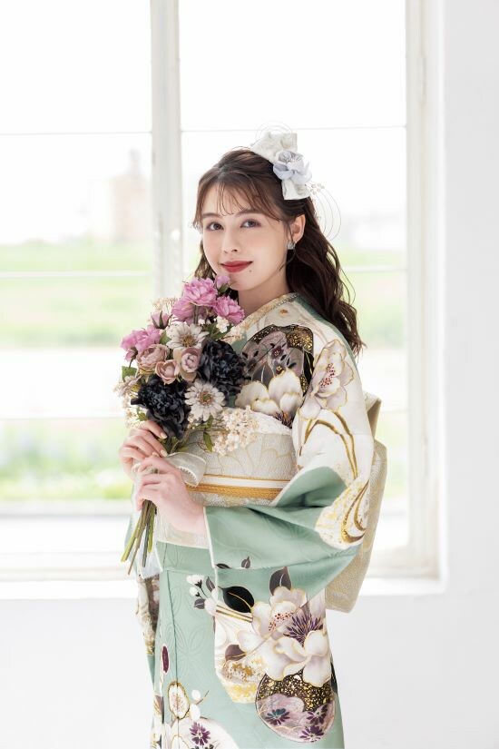 ふりそでシミズ 新横浜店の振袖 /緑色/古典/花柄/ ニュアンスカラー