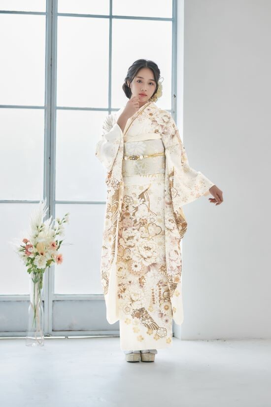 白鳥　振袖のみ 150〜160cmの方用 なつみちゃん着用“NatsuMimi”の振袖-白|成人記念の新作振袖ご紹介 NAT-011