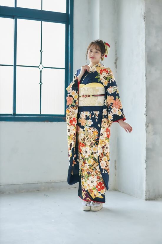 ふりそでシミズ 新横浜店の振袖 /紺色/その他色/古典/花柄/ 新作古典柄